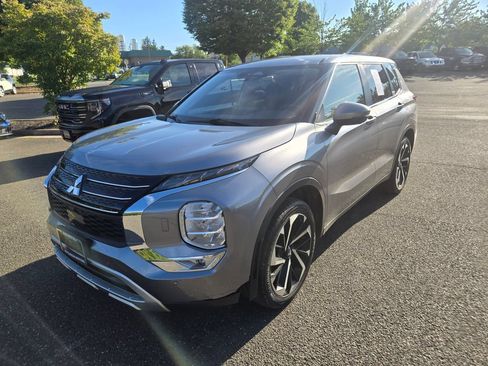 Used 2024 Mitsubishi Outlander SE AWD/4WD image 3