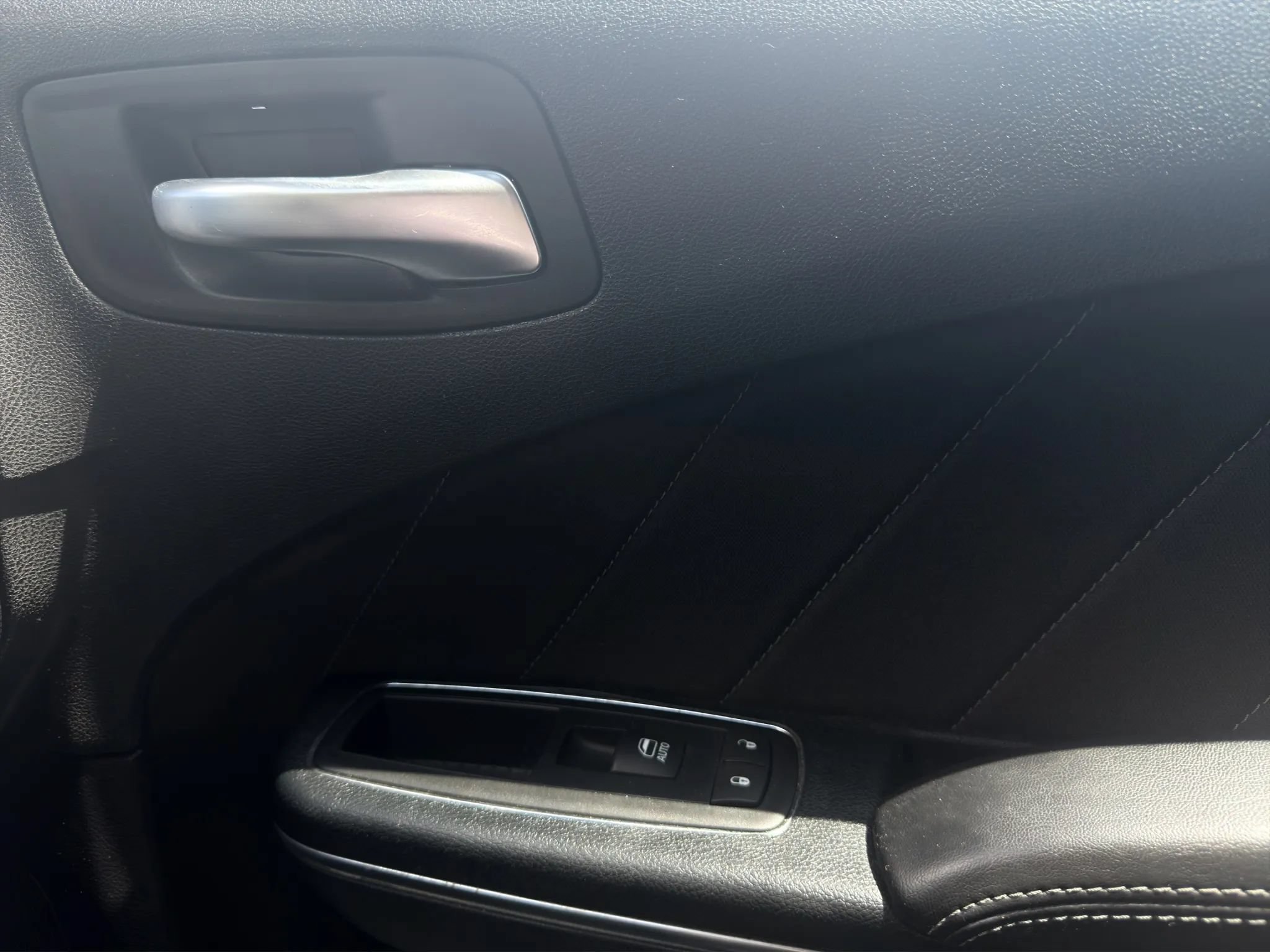 Used 2016 Dodge Charger R/T RWD image 17