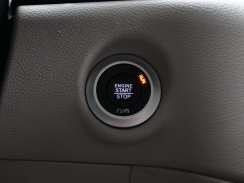 Used 2024 Chrysler Pacifica Touring-L FWD image 22