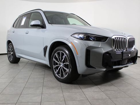 Used 2025 BMW X5 xDrive40i w/ Executive Package image 7