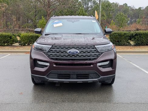 Certified 2022 Ford Explorer XLT w/ Equipment Group 202A image 9