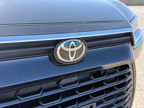 Used 2025 Toyota Grand Highlander AWD image 31