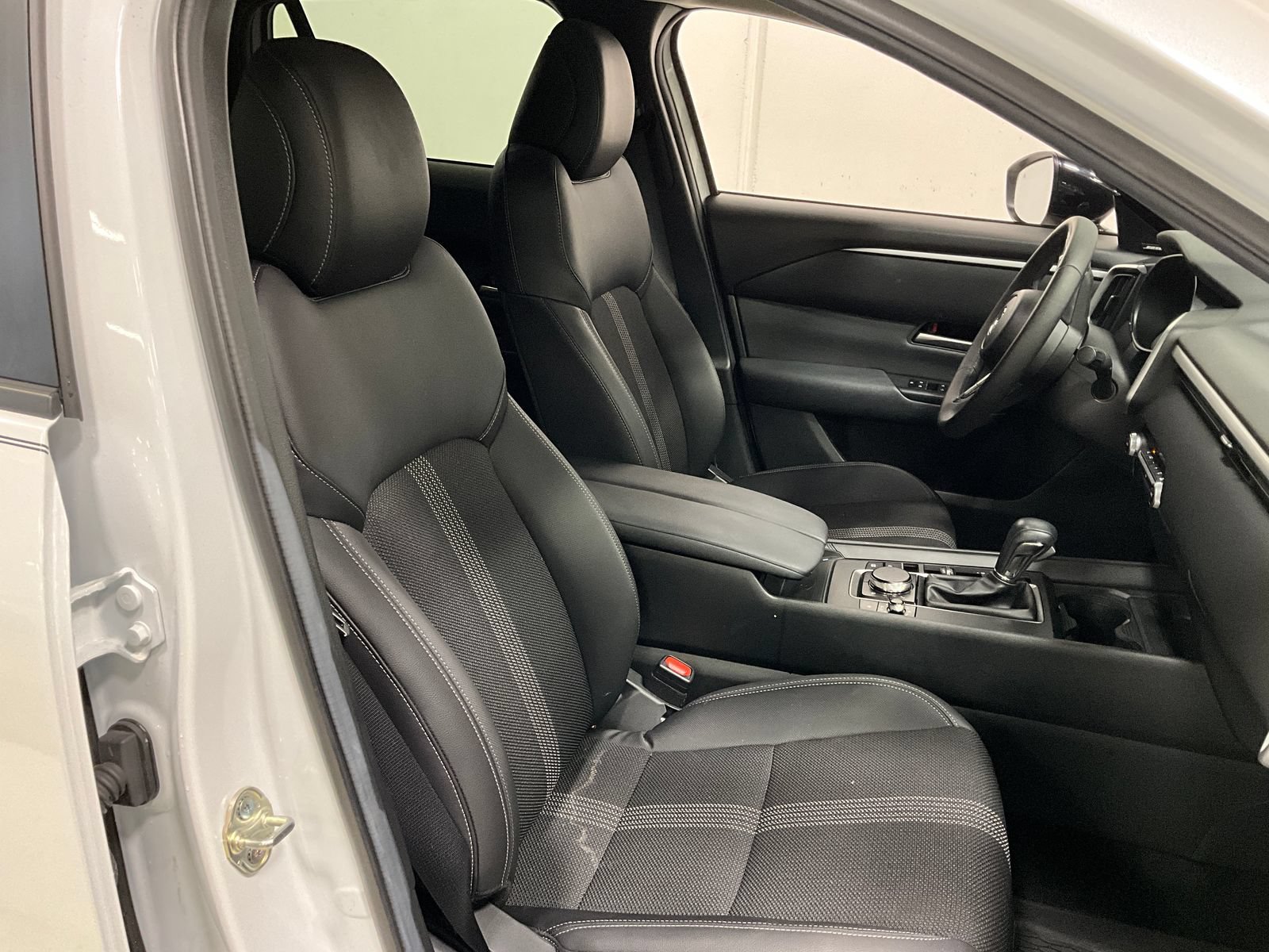 Used 2025 MAZDA CX-50 AWD 2.5 S w/ Weather Package image 9