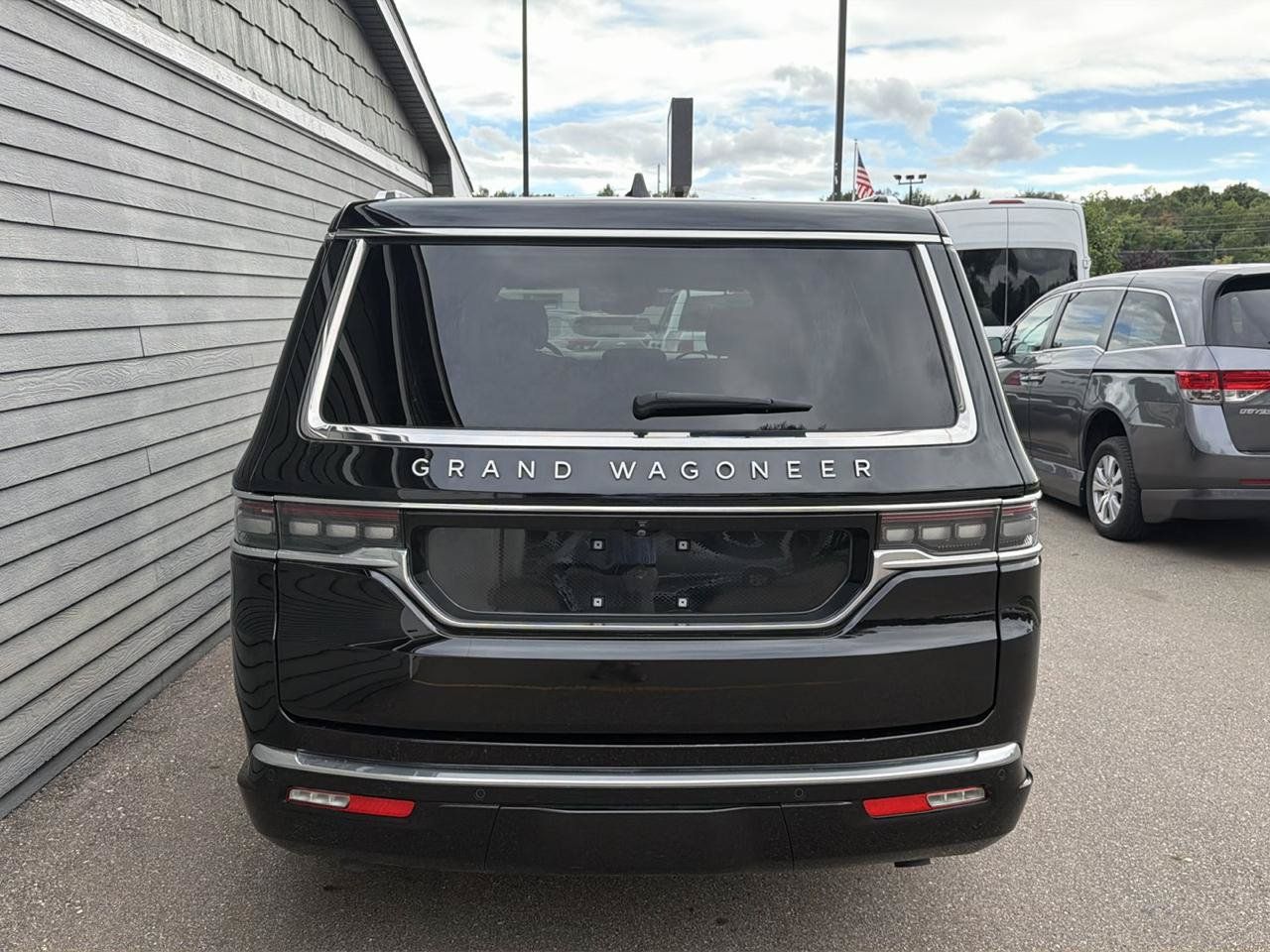 Used 2024 Jeep Grand Wagoneer L 4WD image 4