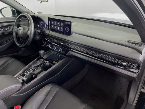 Used 2025 Honda Accord Sport image 31