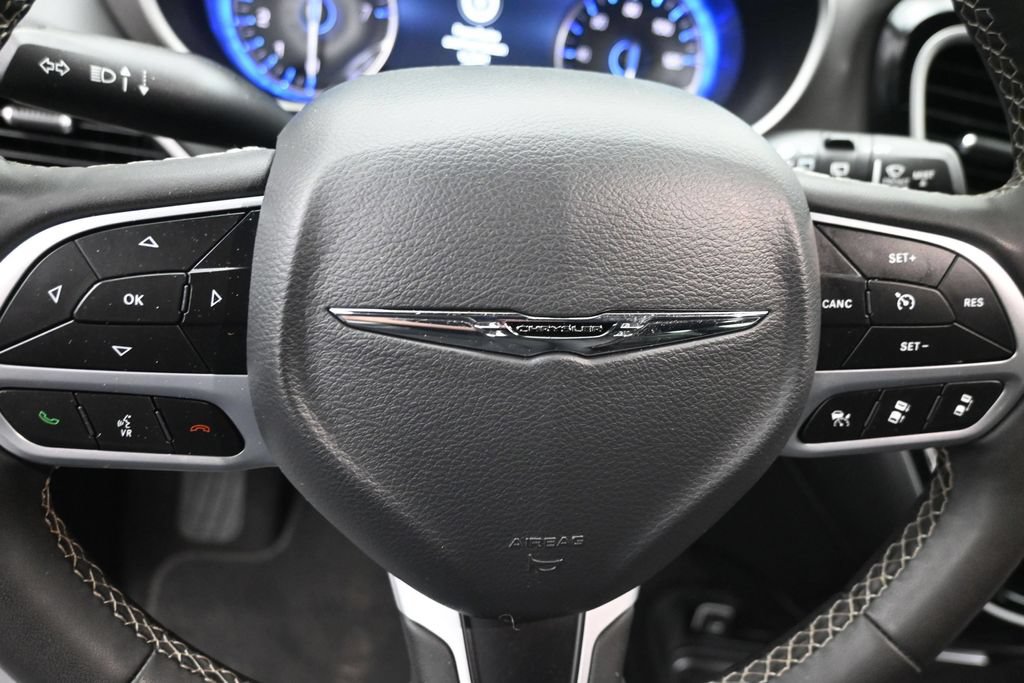 Used 2025 Chrysler Pacifica Select FWD image 19