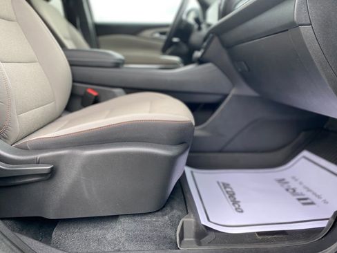 Used 2024 Chevrolet Traverse LT w/ LPO, Floor Liner Package FWD image 11