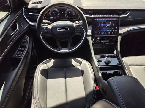 Certified 2024 Jeep Grand Cherokee L Limited w/ Black Appearance Package AWD/4WD image 9
