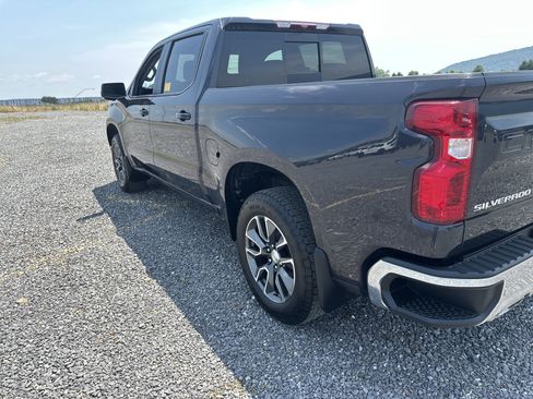 Used 2024 Chevrolet Silverado 1500 LT w/ Z71 Off-Road Package AWD/4WD image 3