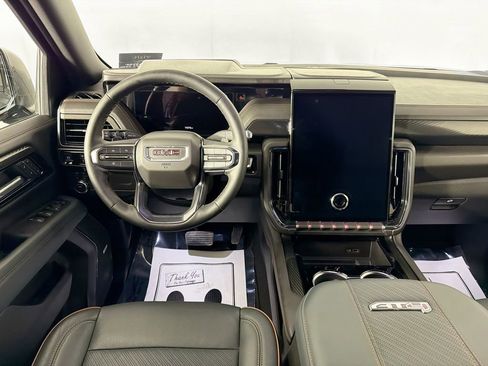 Used 2025 GMC Yukon XL AT4 image 23