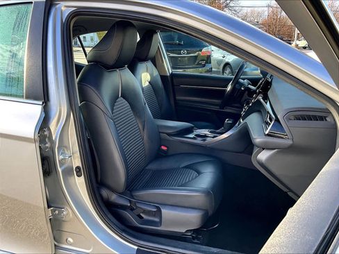 Used 2024 Toyota Camry SE image 11