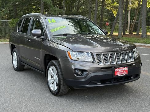 Used 2016 Jeep Compass Latitude AWD/4WD image 3