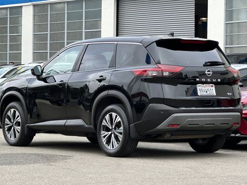 Used 2023 Nissan Rogue SV FWD image 6