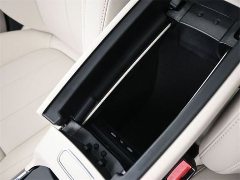 New 2025 Mercedes-Benz GLB 250 image 31