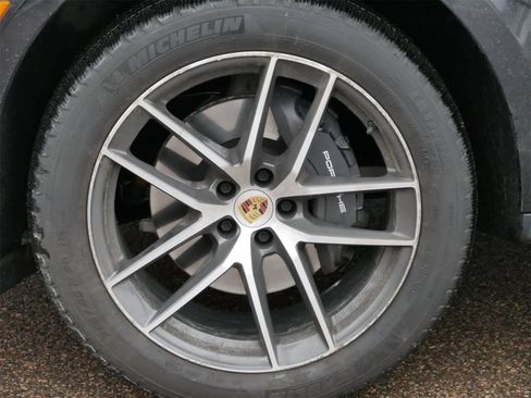 Used 2024 Porsche Macan image 5