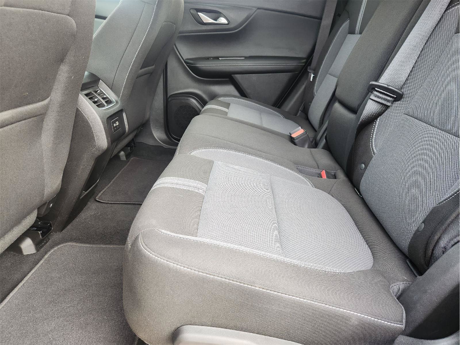 Used 2026 Chevrolet Blazer LT FWD image 30