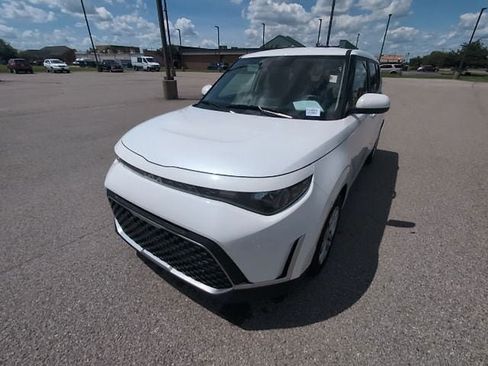 Used 2024 Kia Soul LX FWD image 11