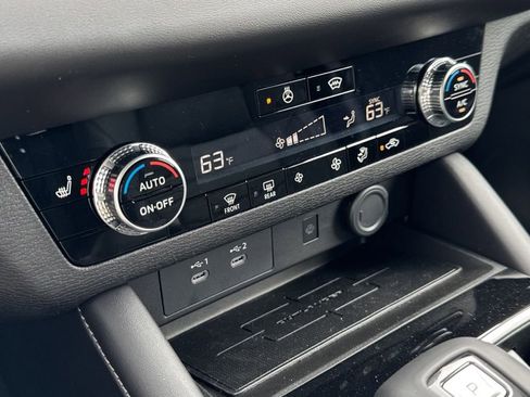 New 2026 Mitsubishi Outlander AWD image 17