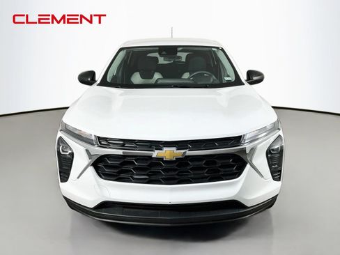 Used 2024 Chevrolet Trax LS FWD image 2