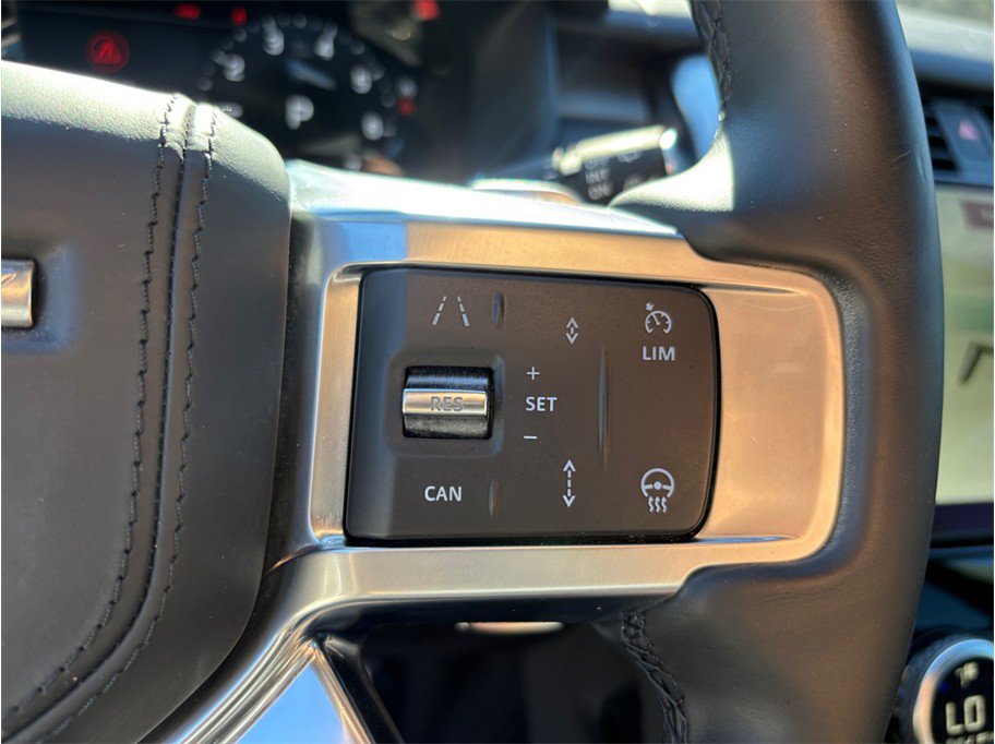 Used 2023 Land Rover Discovery Metropolitan Edition AWD/4WD image 29