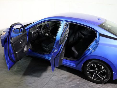 Used 2024 Nissan Sentra SV FWD image 5