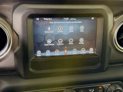 Used 2018 Jeep Wrangler Unlimited Sahara AWD/4WD image 31
