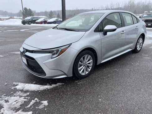 Used 2025 Toyota Corolla LE w/ LE Premium Package image 8