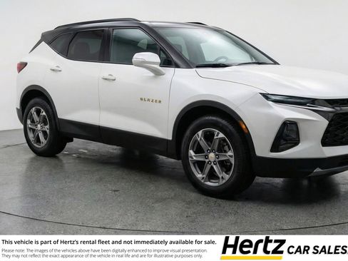 Used 2025 Chevrolet Blazer LT FWD image 1