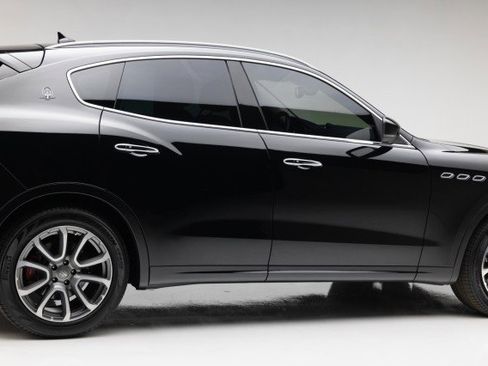 Used 2017 Maserati Levante S image 39