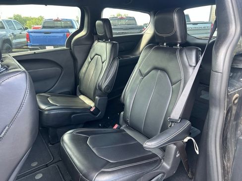 Used 2025 Chrysler Pacifica Select FWD image 31