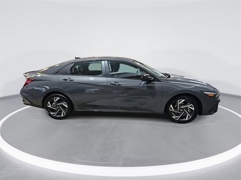 New 2025 Hyundai Elantra Sport image 3