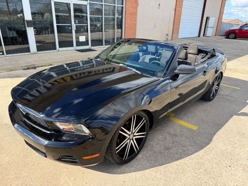 Used 2012 Ford Mustang Convertible image 10