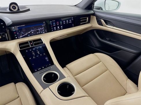 Used 2022 Porsche Taycan 4S image 26