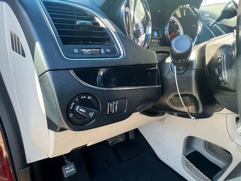 Used 2019 Dodge Grand Caravan SXT image 24