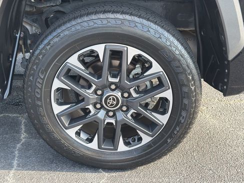 Used 2022 Toyota Tundra Limited AWD/4WD image 35