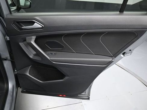 Used 2022 Volkswagen Tiguan SE image 34