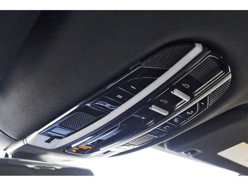 Used 2022 Porsche Panamera 4 image 25