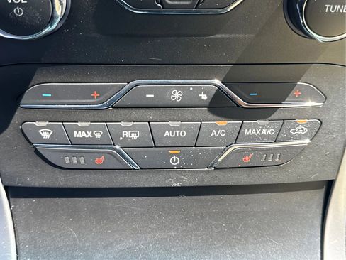 Used 2020 Ford Edge SEL image 32