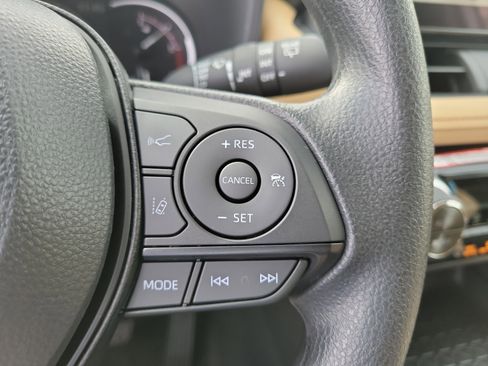 Used 2025 Toyota RAV4 XLE image 24