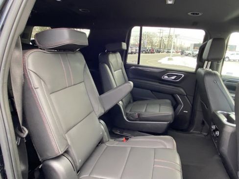 Used 2022 Chevrolet Suburban RST w/ Luxury Package image 23