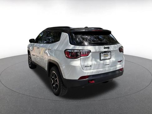 Used 2025 Jeep Compass Trailhawk AWD/4WD image 5