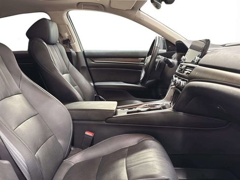 Used 2019 Honda Accord Touring image 14