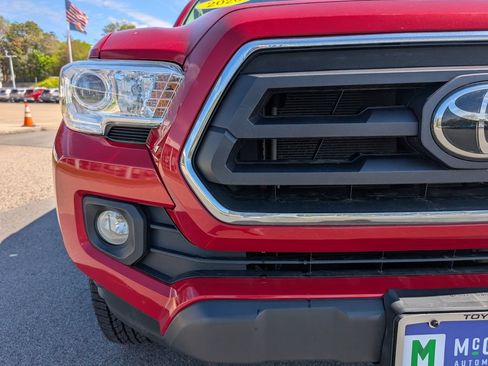 Used 2020 Toyota Tacoma SR5 AWD/4WD image 9