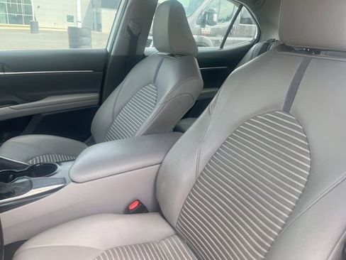 Used 2020 Toyota Camry SE image 12