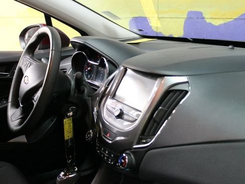 Used 2016 Chevrolet Cruze LT FWD image 11