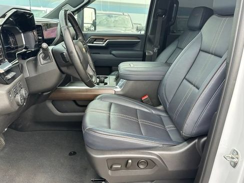 Used 2024 Chevrolet Silverado 2500 High Country w/ High Country Premium Package AWD/4WD image 14