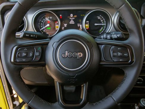 Used 2023 Jeep Wrangler Unlimited AWD/4WD image 16