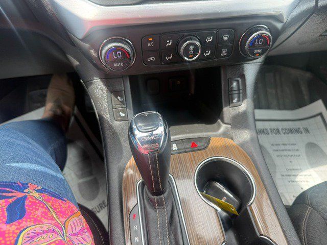 Used 2019 GMC Acadia SLE w/ LPO, Floor Liner Package AWD/4WD image 17