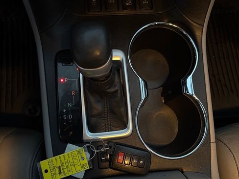 Used 2018 Toyota Highlander XLE image 36