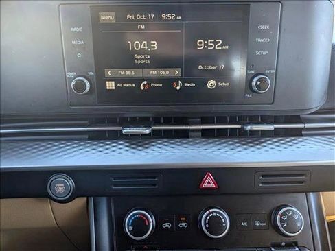 Used 2024 Kia Carnival LX image 13